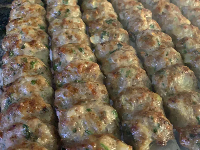 Kafta spett på en grill, kött.