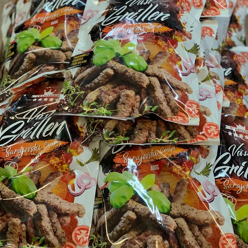 Väst Grillens egna förpackningar som innehåller cevapcici.