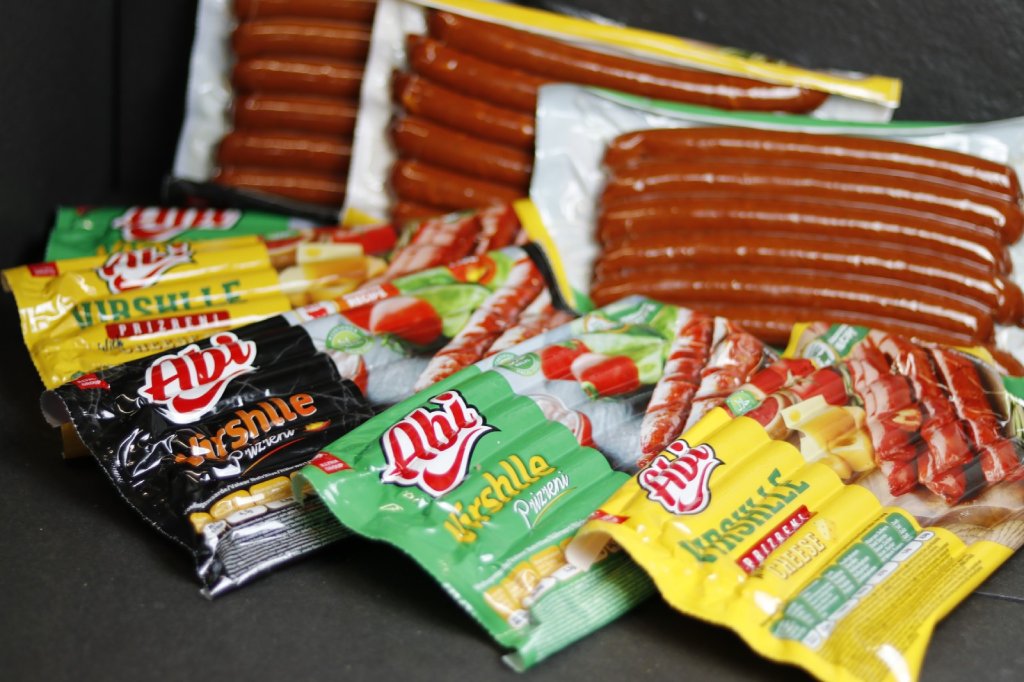 Produkter som säljes i köttbutiken utöver Väst Grillens egna produkter.